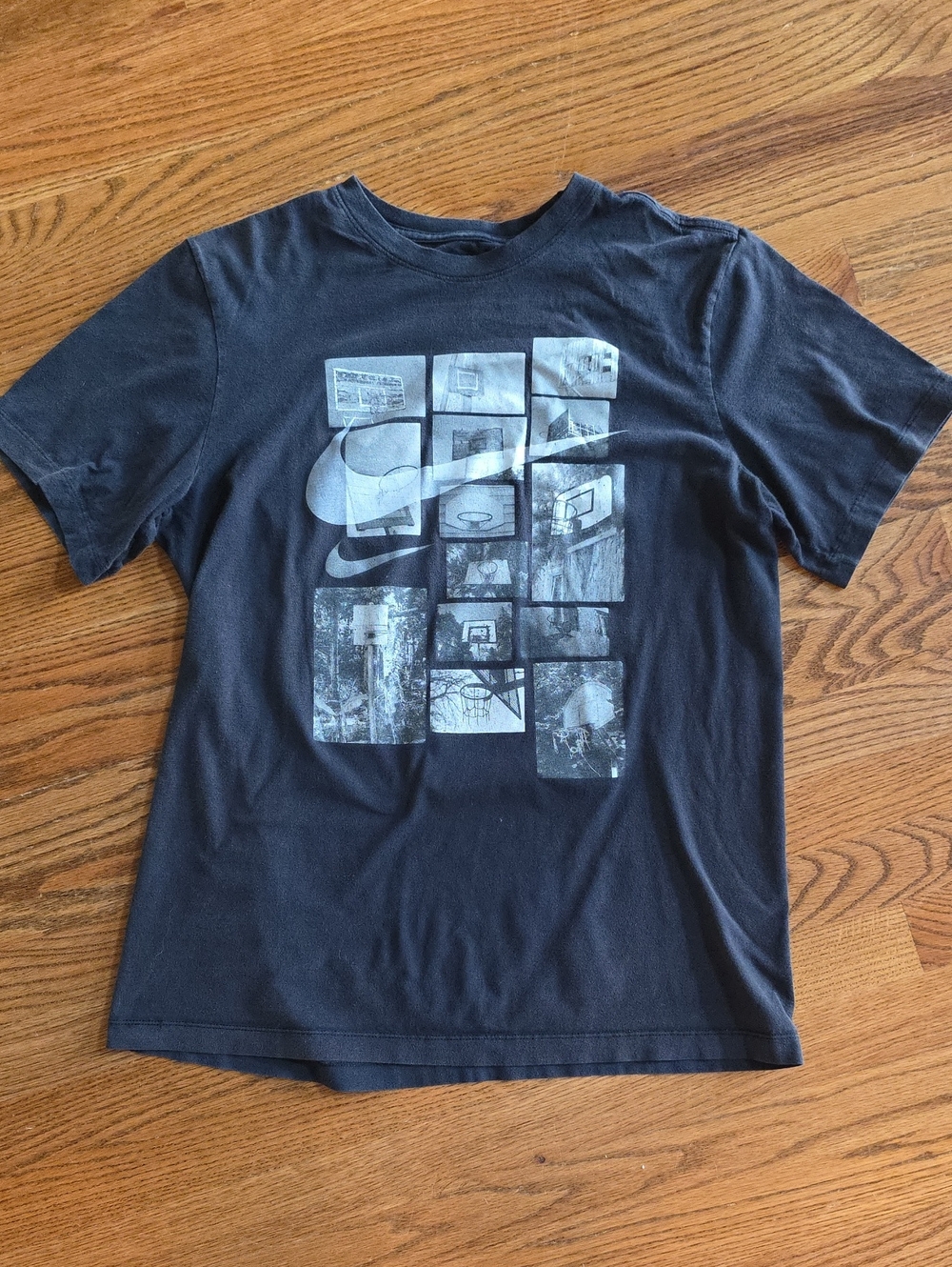 Nike Men’s Black Graphic Logo T-Shirt